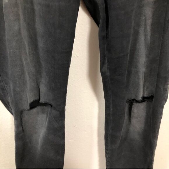 Old Navy Women's Black Embroidered Mid Rise Rockstar Jeans size 16 - Picture 2 of 7